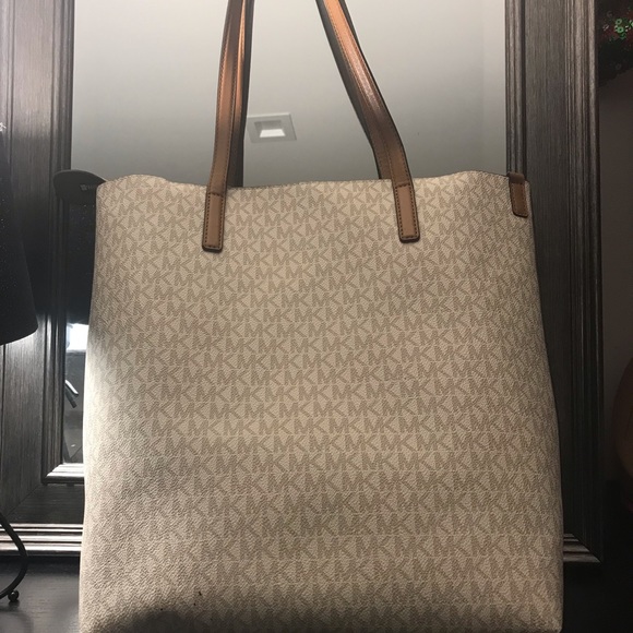 Auth Michael Kors bag - Picture 2 of 2